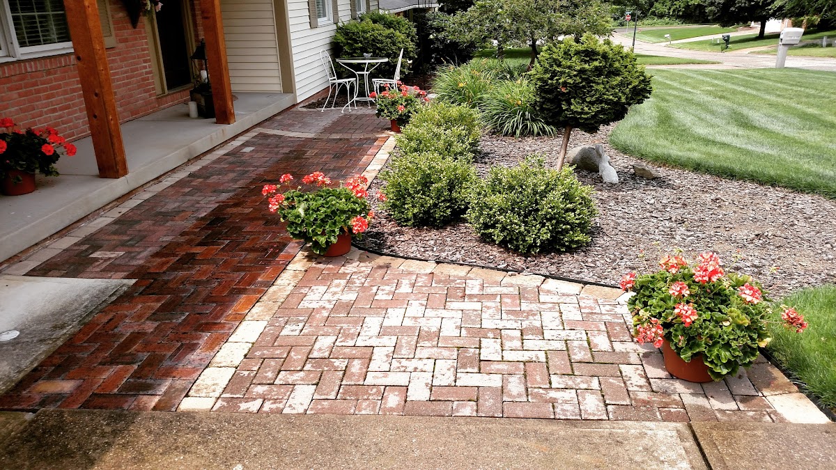 Sekulic Turf, Inc landscapers project photo
