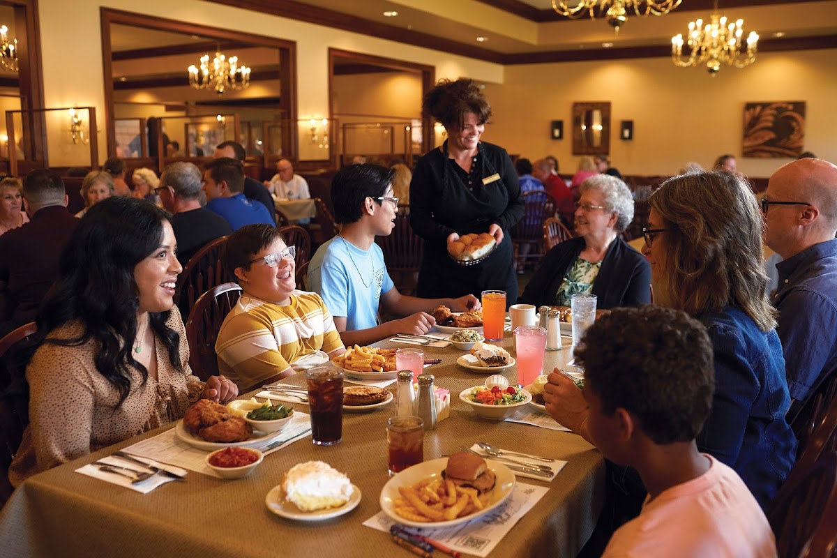 Hartville Kitchen Restaurant & Bakery caterers project photo