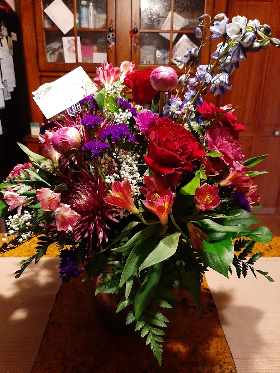 Elegant Designs in Bloom florists project photo