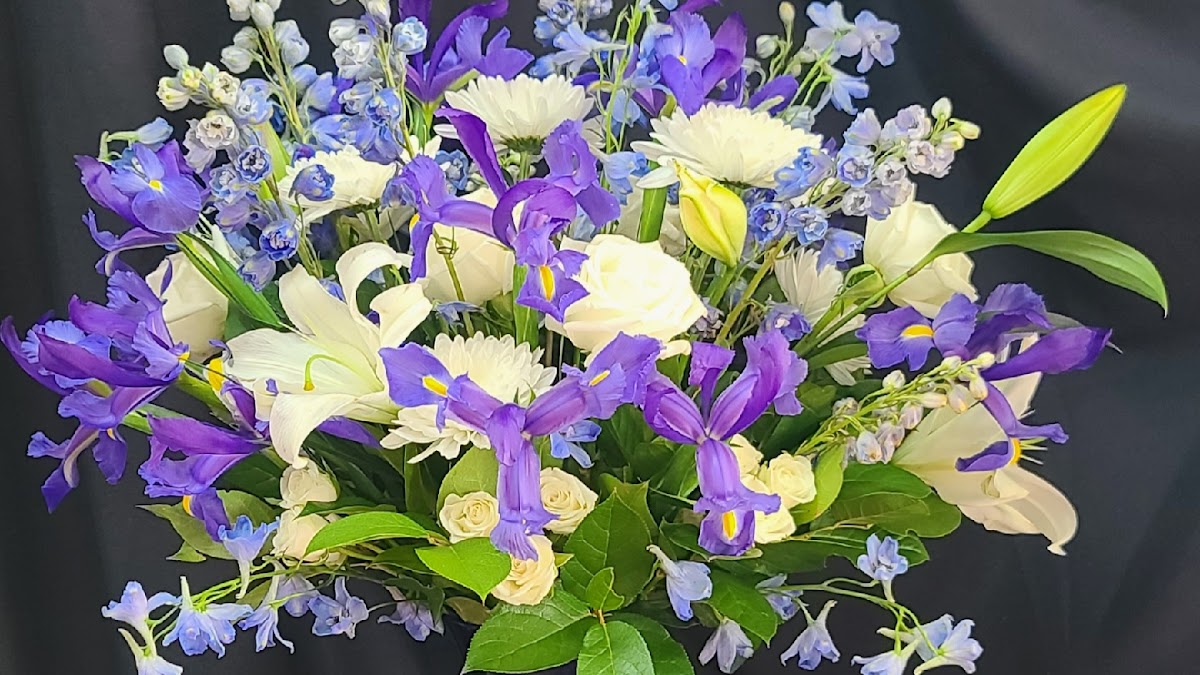 Elegant Designs in Bloom florists project photo
