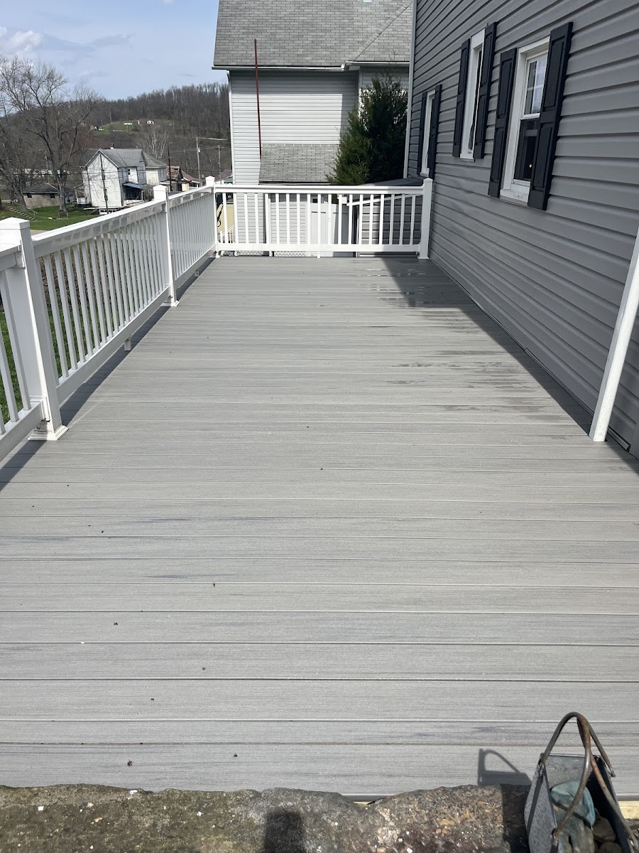 Hostetler Roofing (Siding, Decks, Pole Barns) roofers project photo