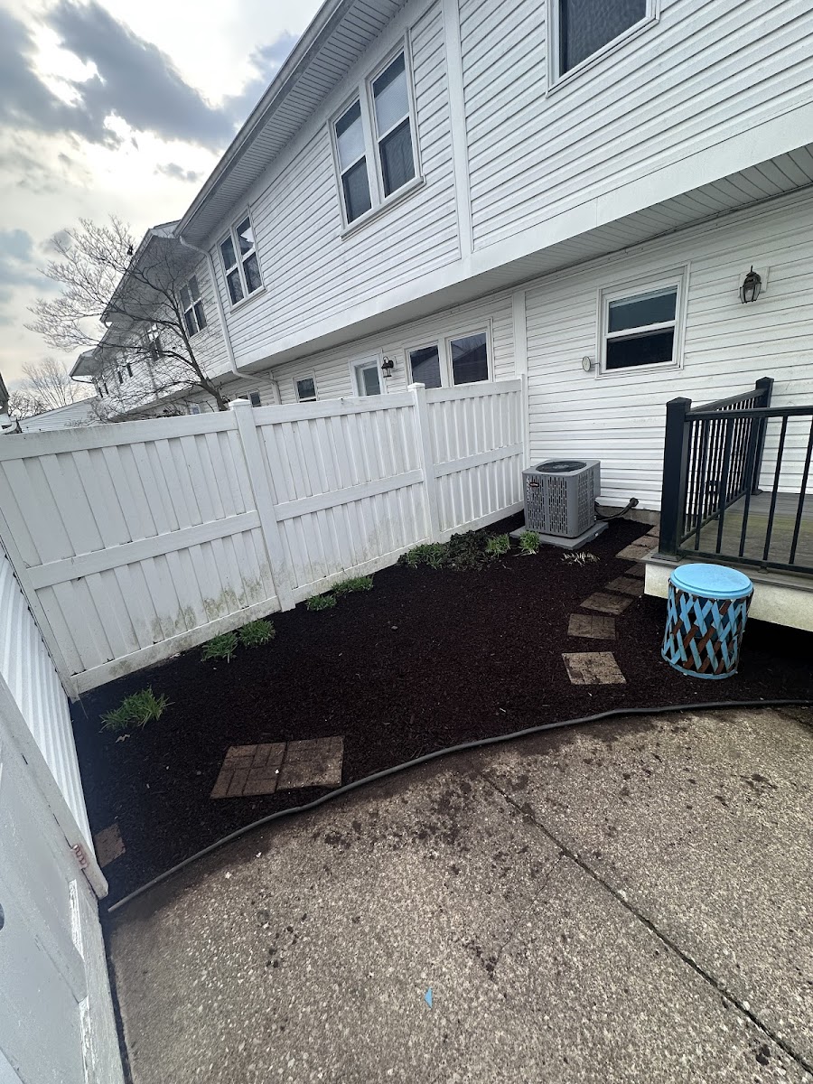 Pristine Green Lawn and Landscape landscapers project photo
