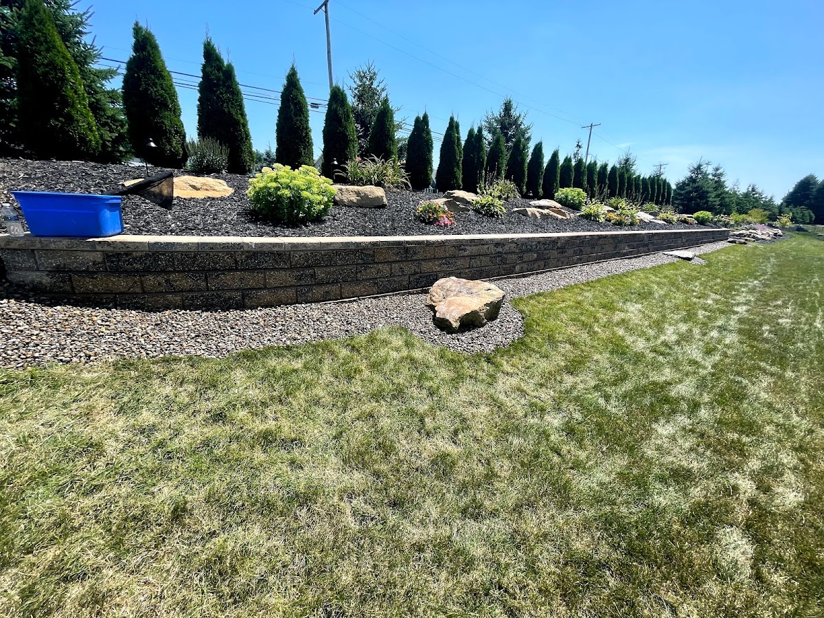 Brady's Landscaping landscapers project photo
