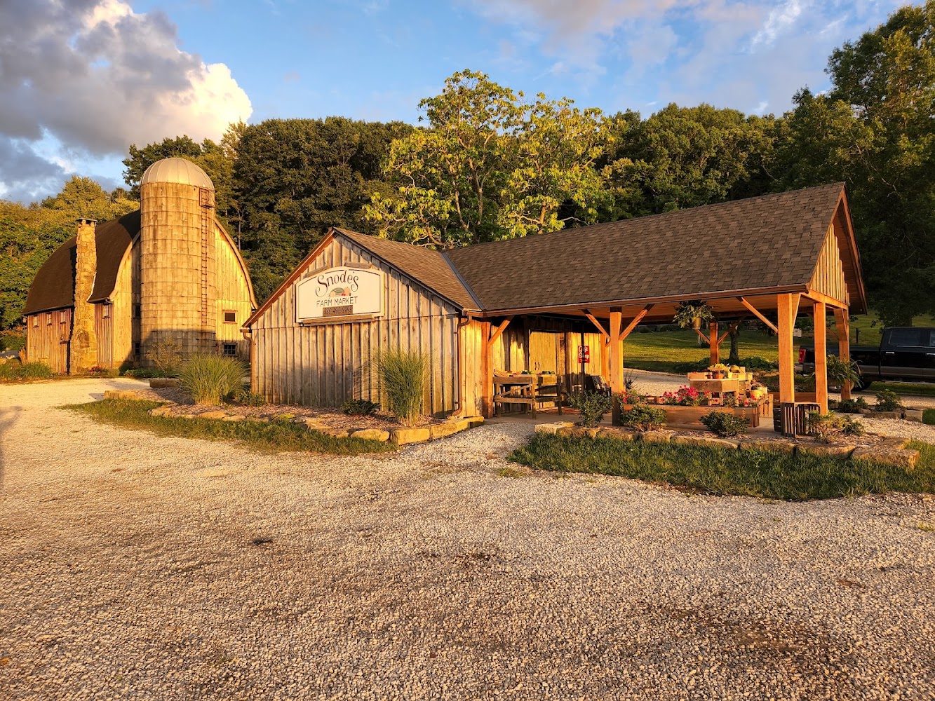 Snode's Restored Country Barn & Melon Farm caterers project photo