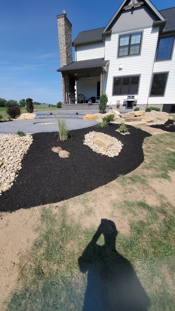 Klein's Lawn and Landscaping Inc. landscapers project photo