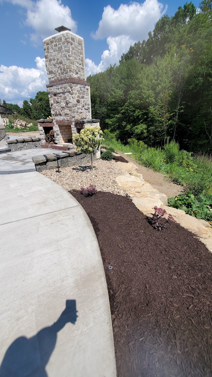 Klein's Lawn and Landscaping Inc. landscapers project photo