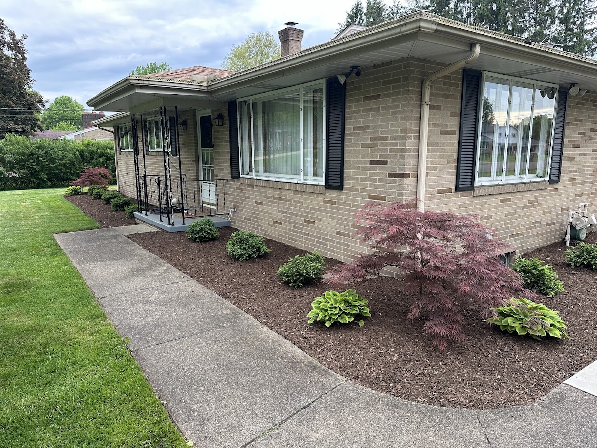 Toby's Home and Lawn Care, LLC landscapers project photo