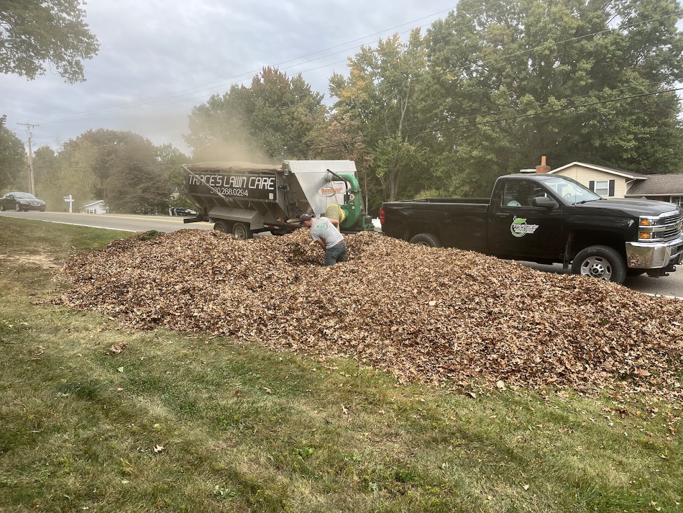 Trace's Lawn Care & Tree Service Inc landscapers project photo