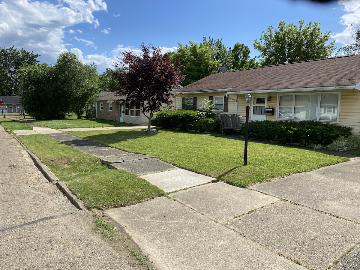Eric's Lawn & Landscaping All Season Outdoor Services L.L.C. landscapers project photo
