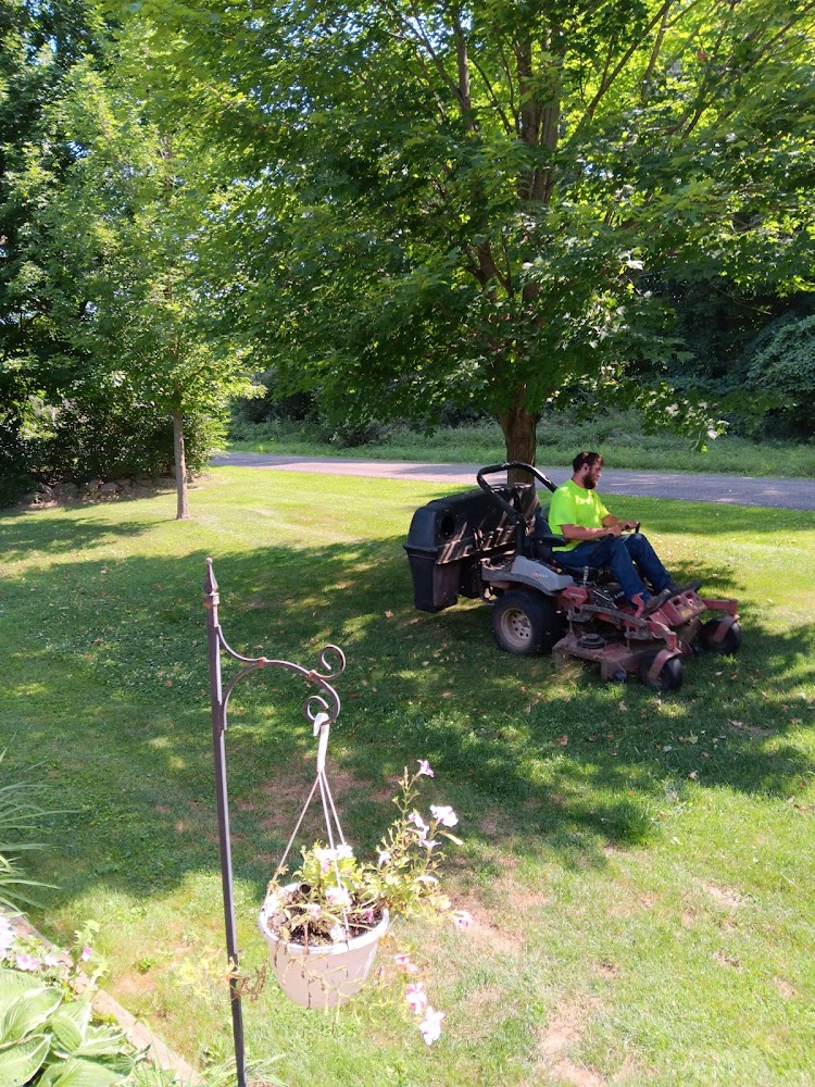 Beck's Lawn Care & Landscaping landscapers project photo