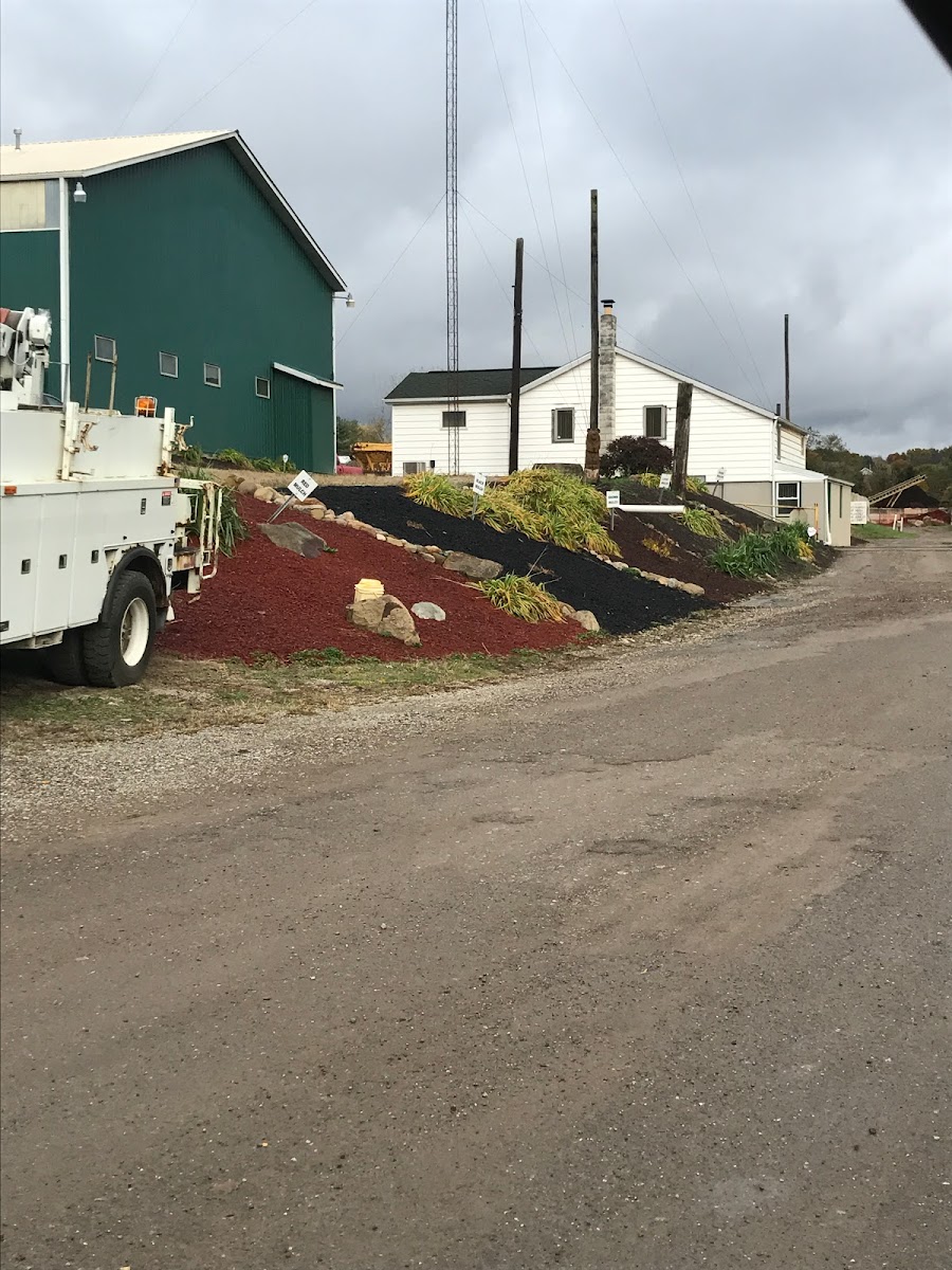 Uniontown Topsoil And Mulch LLC landscapers project photo