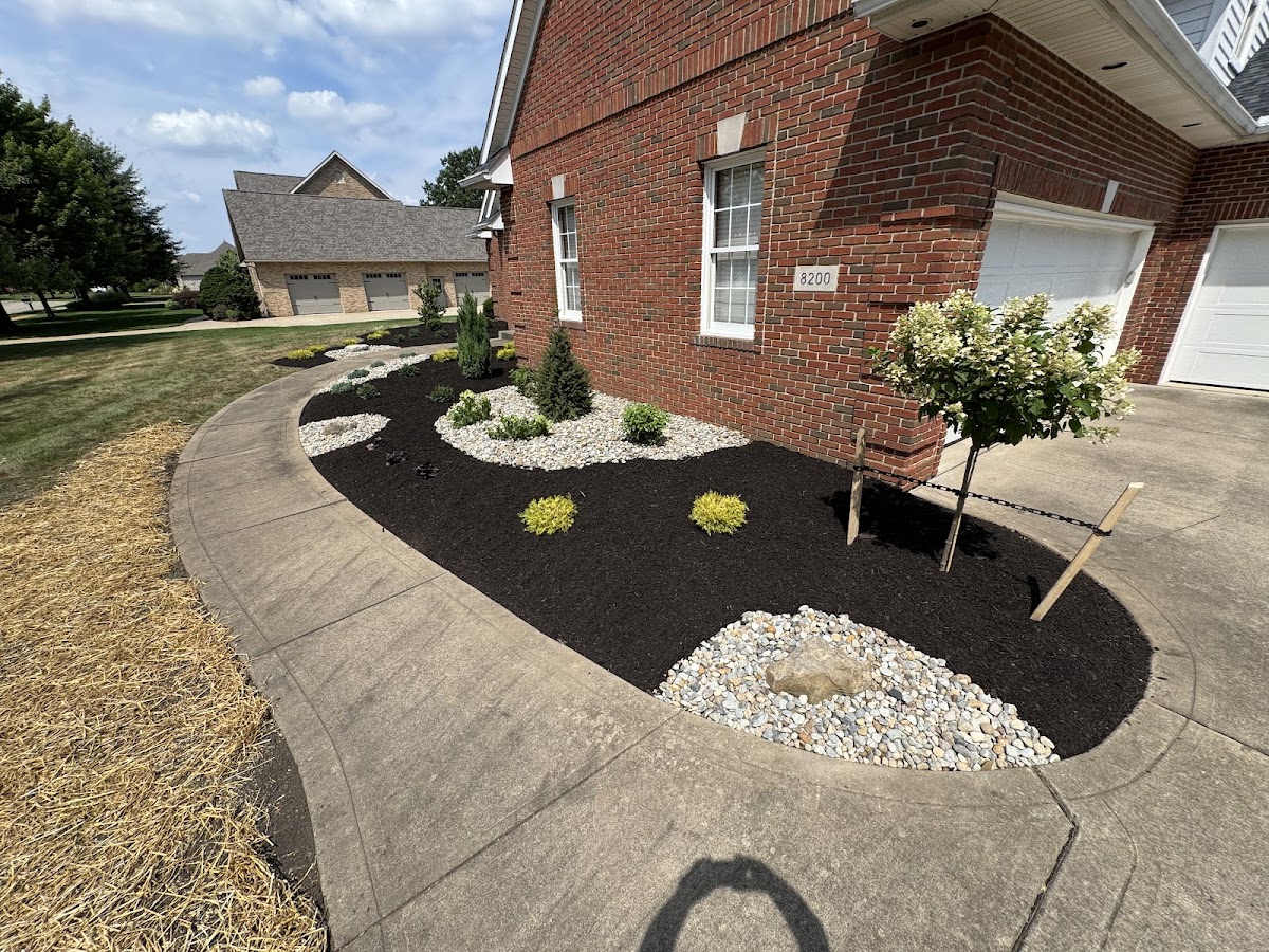 Stripe Pros LawnCare landscapers project photo