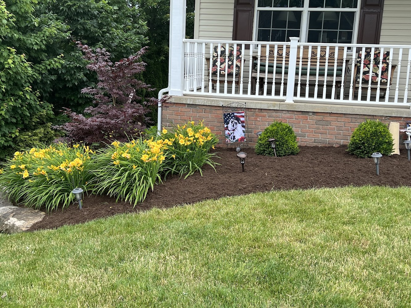 Sawyer's Lawn Care Service landscapers project photo