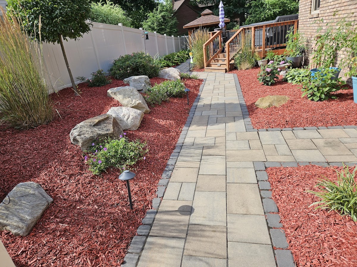 Sawyer's Lawn Care Service landscapers project photo