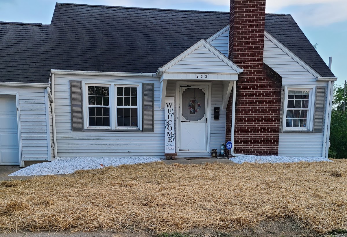 Sawyer's Lawn Care Service landscapers project photo